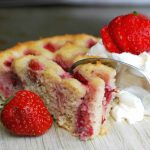 Falsk sockerkaka med jordgubbar - Baka Sockerfritt