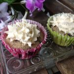 Blåbärsmuffins med mascarponefrosting - Baka Sockerfritt