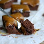 Salted caramel brownie - Baka Sockerfritt
