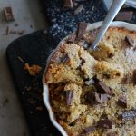 Peanut butter chocolate chip cookie cake - Baka Sockerfritt