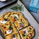 Pizza Bianco med västerbottenost och löjrom - Baka Sockerfritt