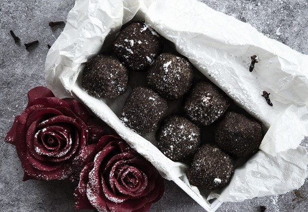 Gästrecept - Julens godaste pepparkaksbollar (raw) - Baka Sockerfritt
