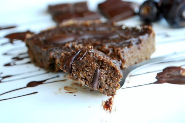 Hälsosam kladdkaka med avokado - mejerifri och utan nötter - Baka Sockerfritt