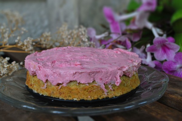 Mazarinkaka med avokado och hallontäcke - Baka Sockerfritt