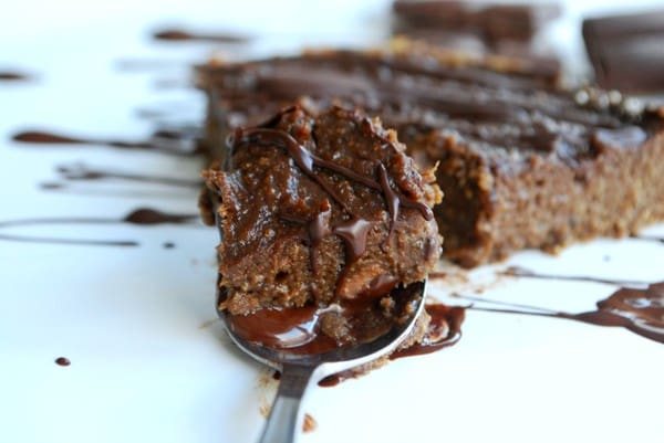 Hälsosam kladdkaka med avokado - mejerifri och utan nötter - Baka Sockerfritt