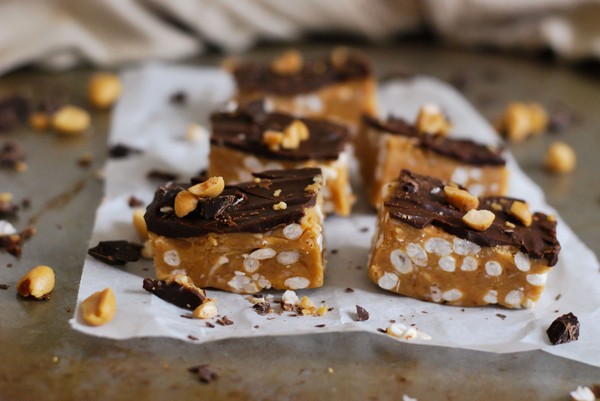 Snickersrutor med puffat ris - Baka Sockerfritt