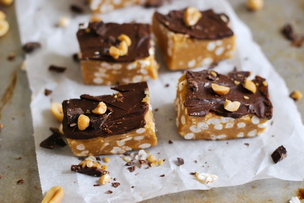 Snickersrutor med puffat ris - Baka Sockerfritt