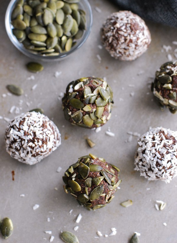 Baka med barn - Chokladbollar - Baka Sockerfritt