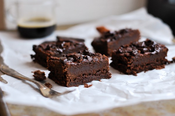 Vegansk espressobrownie - Baka Sockerfritt