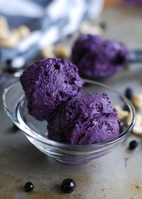 Blueberry nice cream (utan glassmaskin) - Baka Sockerfritt