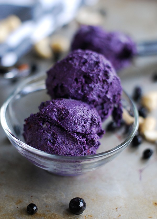 Blueberry nice cream (utan glassmaskin) - Baka Sockerfritt