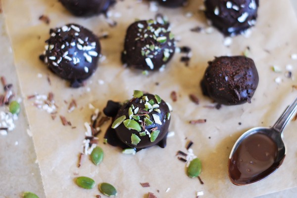 Jordnötsfyllda chokladtryfflar - Baka Sockerfritt