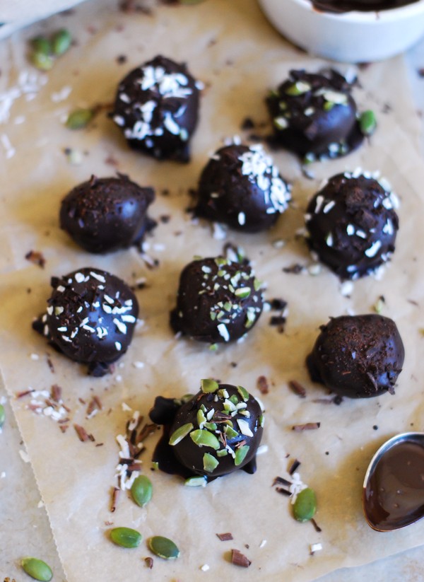 Jordnötsfyllda chokladtryfflar - Baka Sockerfritt