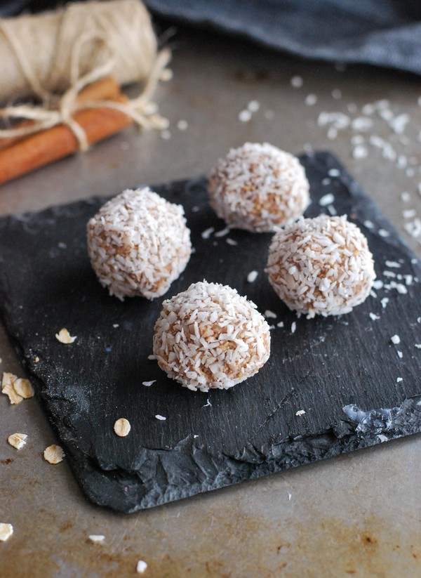 Juliga havrebollar med smak av pepparkaka - Baka Sockerfritt