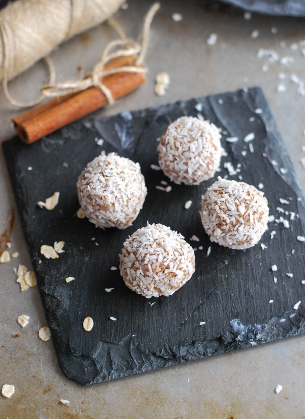 Juliga havrebollar med smak av pepparkaka - Baka Sockerfritt