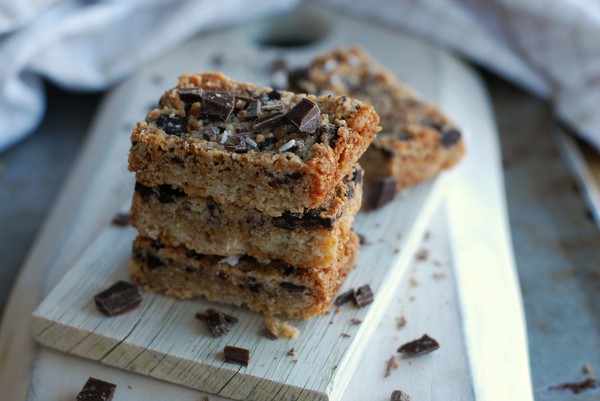 Karamellbars med chokladcrunch - Baka Sockerfritt