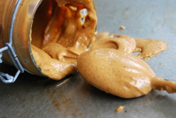 Fettreducerat jordnötssmör utan mixer - Baka Sockerfritt