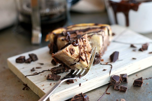 Chocolate swirl cheesecake, glutenfri - Baka Sockerfritt
