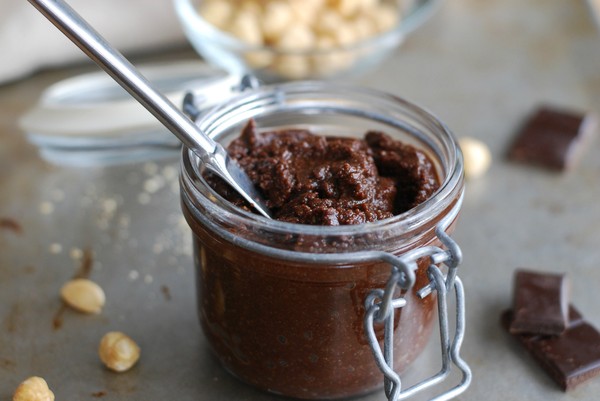 Hälsosam ”Nutella” med smält choklad - Baka Sockerfritt