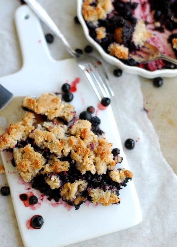 Glutenfri blåbärssmulpaj (utan tillsatt socker) - Baka Sockerfritt