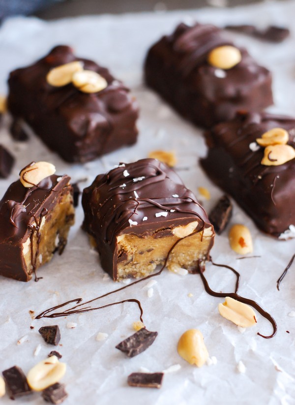 Snickersbarer (no bake, utan tillsatt socker) - Baka Sockerfritt