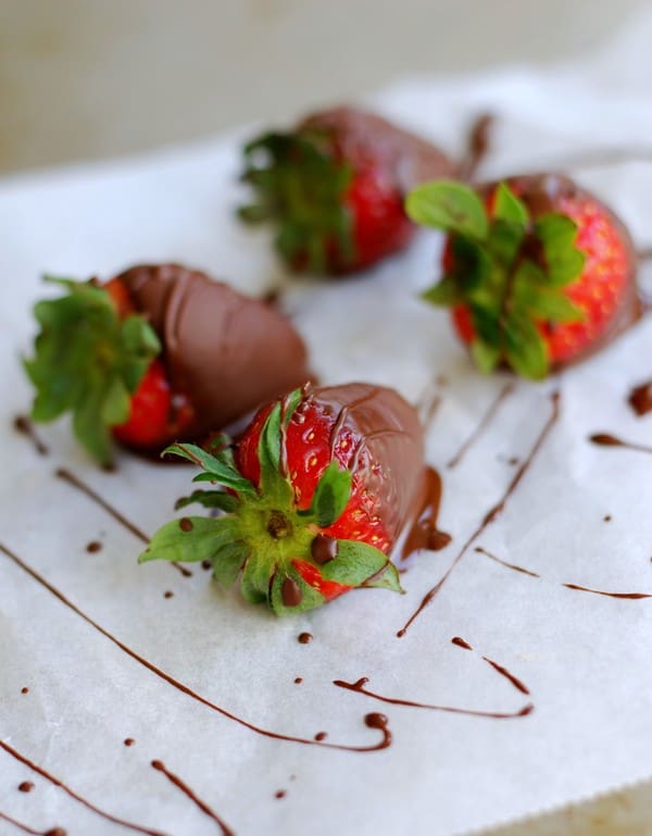 Sommarlyx - Chokladdoppade jordgubbar - Baka Sockerfritt