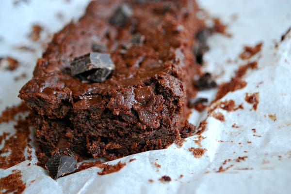 Mandelbrownie - glutenfri och utan tillsatt socker - Baka Sockerfritt