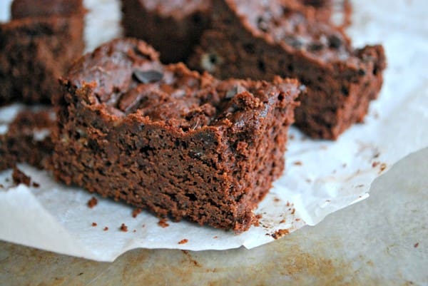 Mandelbrownie - glutenfri och utan tillsatt socker - Baka Sockerfritt