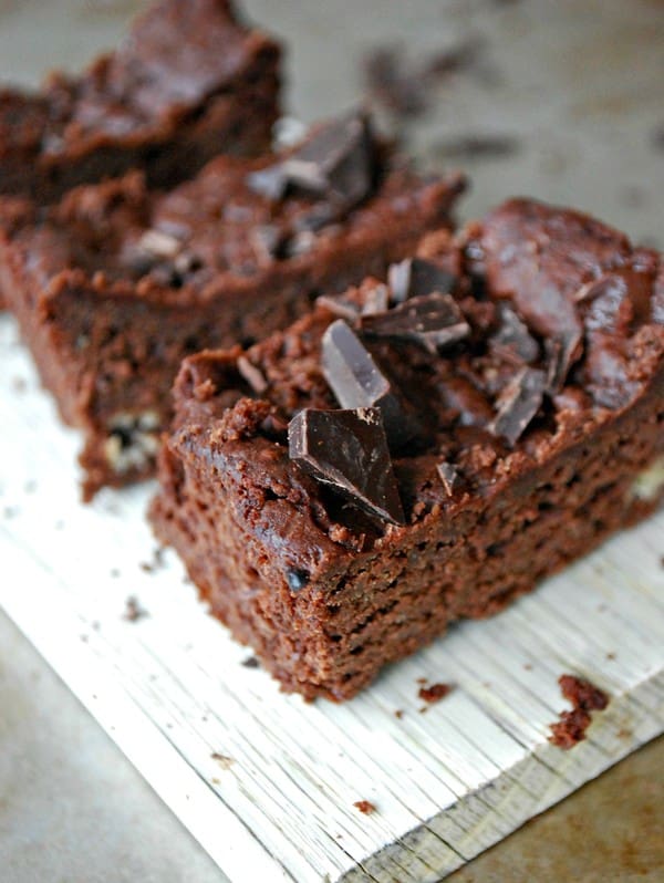Mandelbrownie - glutenfri och utan tillsatt socker - Baka Sockerfritt