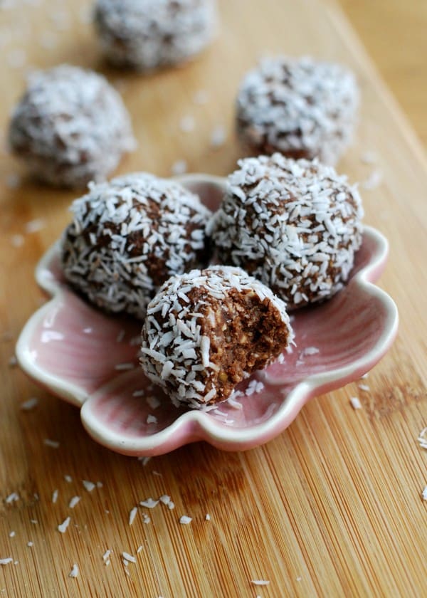Chokladbollar med cashewnötter - Baka Sockerfritt