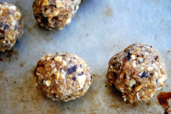 Snack: Nöt- och fruktbollar! - Baka Sockerfritt