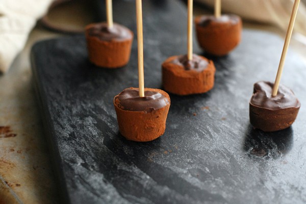 Varm choklad på pinne, utan tillsatt socker - Baka Sockerfritt