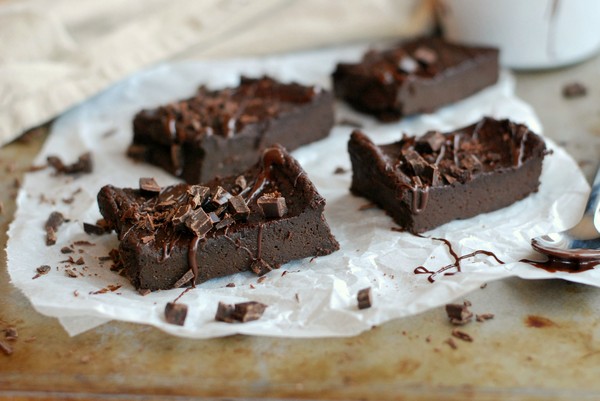 Glutenfri brownie utan tillsatt socker - Baka Sockerfritt