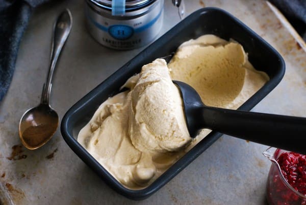 Gräddglass med lakrits - Baka Sockerfritt Gräddglass med lakrits - Baka Sockerfritt