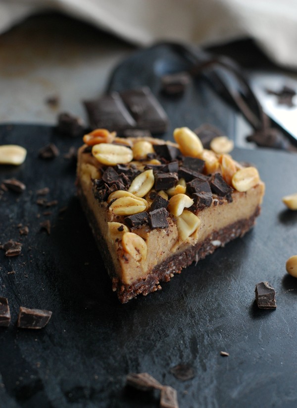 Vegansk snickerskaka, no bake - Baka Sockerfritt