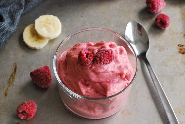 Raspberry nice cream - Baka Sockerfritt