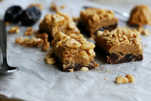 Chocolate peanut butter squares - Baka Sockerfritt