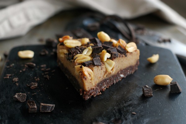 Vegansk snickerskaka, no bake - Baka Sockerfritt