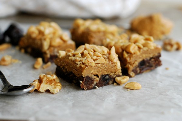 Chocolate peanut butter squares - Baka Sockerfritt