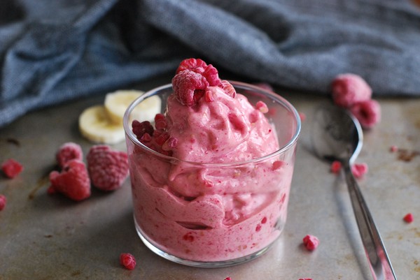 Raspberry nice cream - Baka Sockerfritt