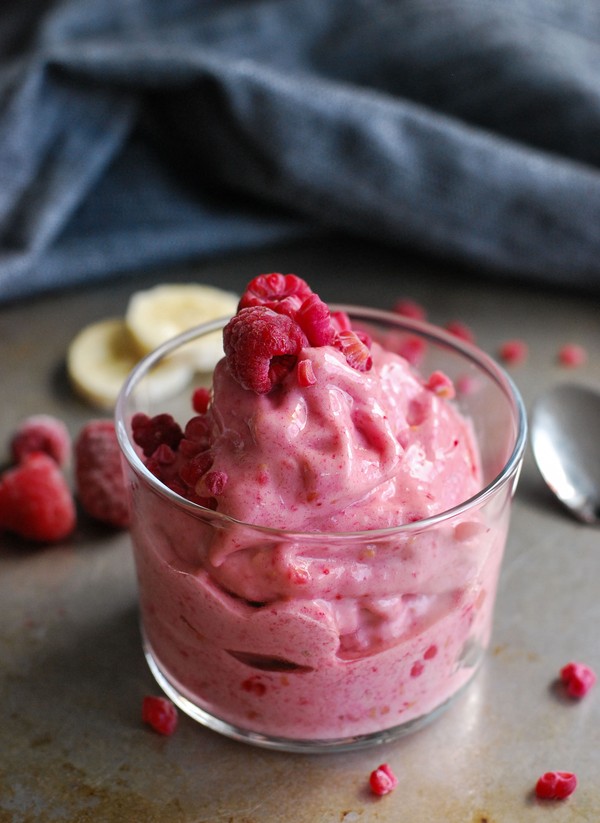 Raspberry nice cream - Baka Sockerfritt
