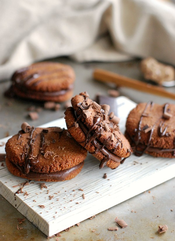Honungskakor med choklad och mandelfyllning - Baka Sockerfritt