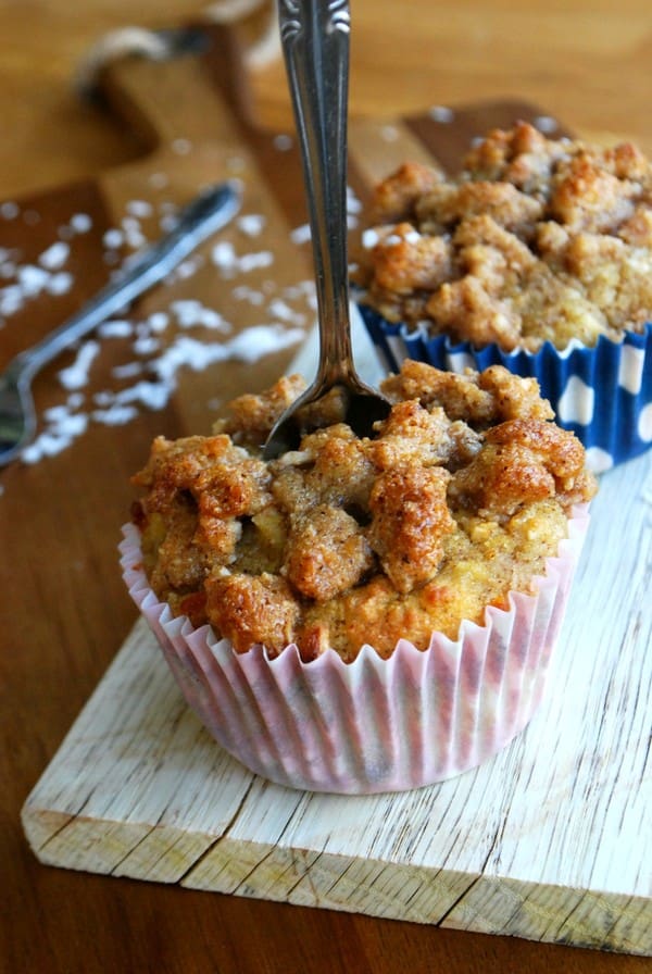 Päronmuffins med kanel- och karamellsmul - Baka Sockerfritt