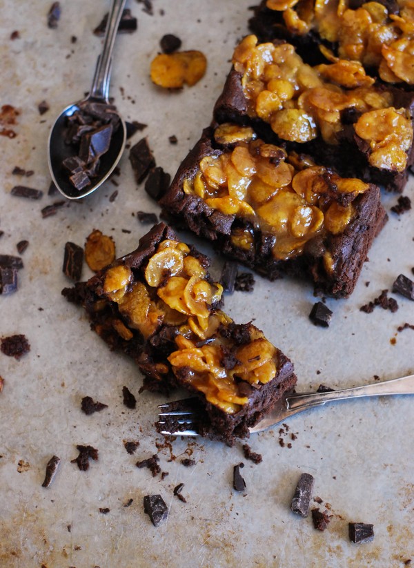Toscabrownie med cornflakes - Baka Sockerfritt