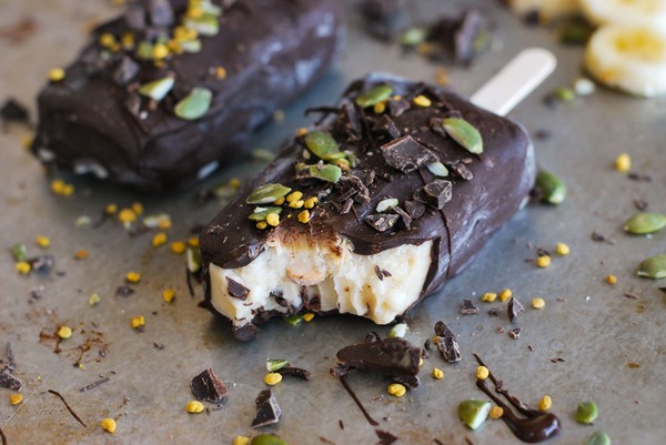 Chokladdoppad glass med karamell - Baka Sockerfritt