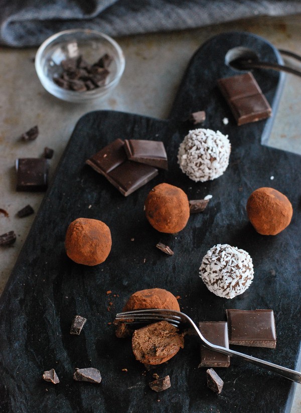 Hälsosamma chokladtryfflar, utan tillsatt socker - Baka Sockerfritt