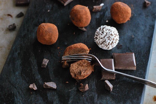 Hälsosamma chokladtryfflar (veganska) - Baka Sockerfritt