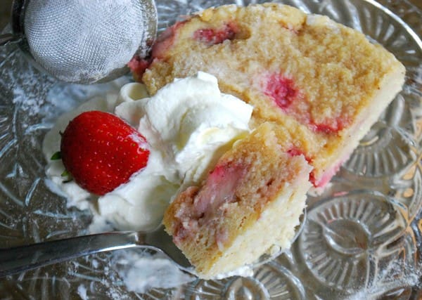 Mazarinkaka med jordgubbar - Baka Sockerfritt