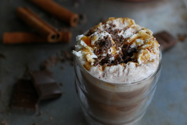 Varm choklad med pepparkakssmak - Baka Sockerfritt