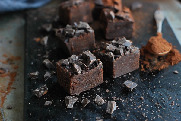 Lättgjorda Chocolate chip cookie dough fudge - Baka Sockerfritt
